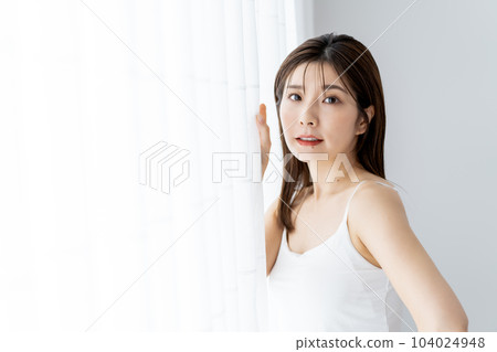 有無袖衫的小姐 104024948