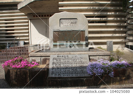 The village blacksmith monument at the hardware shrine in Miki City, a city of hardware The village blacksmith monument at the hardware shrine in Miki City, a city of hardware 104025080