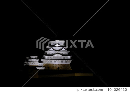 Himeji Castle is lit up and shines white Himeji Castle is lit up and shines white 104026410