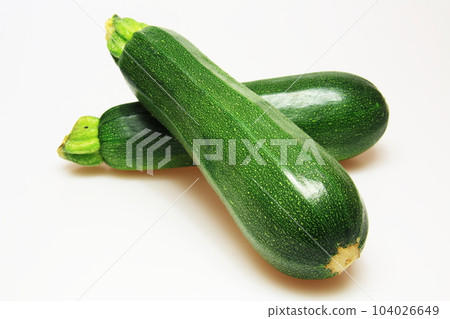 西葫蘆配新鮮綠色蔬菜 西葫蘆配新鮮綠色蔬菜 104026649