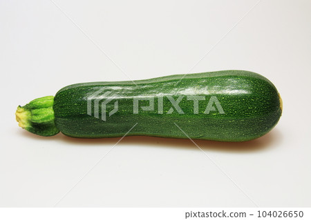 西葫蘆配新鮮綠色蔬菜 西葫蘆配新鮮綠色蔬菜 104026650