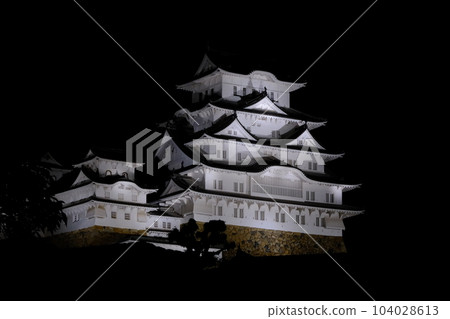 Himeji Castle is lit up and shines white Himeji Castle is lit up and shines white 104028613
