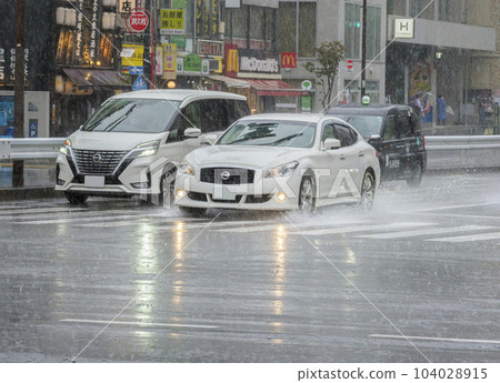 Heavy rain 104028915