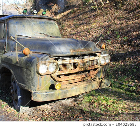 Abandoned car/Abandoned car that is crumbling Abandoned car/Abandoned car that is crumbling 104029685