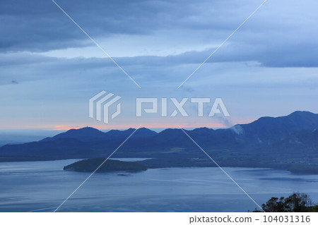 清晨的美幌峠「秋天的北海道」 104031316