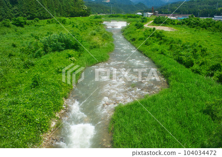 雨季從上一川橋眺望北阿爾卑斯上一川上一川和劍山的景色 雨季從上一川橋眺望北阿爾卑斯上一川上一川和劍山的景色 104034472
