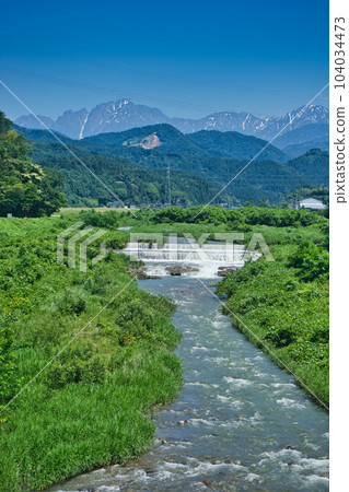 雨季從上一川橋眺望北阿爾卑斯上一川上一川和劍山的景色 雨季從上一川橋眺望北阿爾卑斯上一川上一川和劍山的景色 104034473