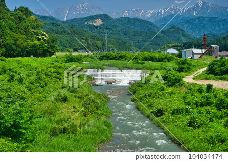 雨季從上一川橋眺望北阿爾卑斯上一川上一川和劍山的景色 104034474