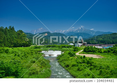 雨季從上一川橋眺望北阿爾卑斯上一川上一川和劍山的景色 104034481