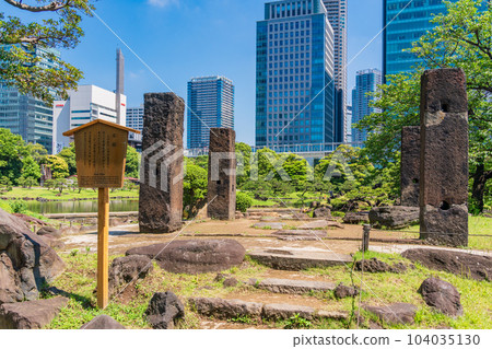 (Tokyo) Kyu-Shiba Rikyu Gardens in early summer with beautiful blue skies and fresh greenery (Tokyo) Kyu-Shiba Rikyu Gardens in early summer with beautiful blue skies and fresh greenery 104035130