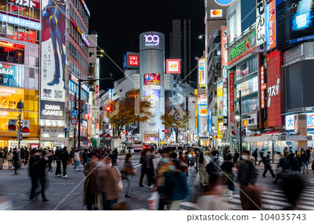 “東京”澀谷站前廣場，爭奪路口 104035743
