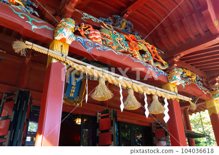 靜岡縣熱海市伊豆山神社本殿前 104036618