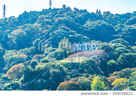 從靜岡縣熱海市伊豆山神社看到的國立設計事務所健康保險協會熱海更新中心 從靜岡縣熱海市伊豆山神社看到的國立設計事務所健康保險協會熱海更新中心 104036621