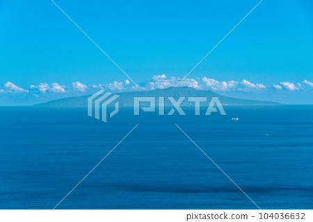 Autumn Izu Oshima seen from the MOA Museum of Art, Atami City, Shizuoka Prefecture 104036632