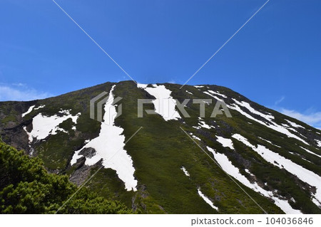 Mt. Ontake, a sacred mountain with lingering snow Mt. Ontake, a sacred mountain with lingering snow 104036846