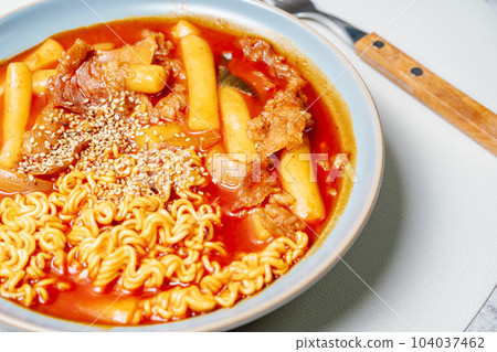 rabokki, Stir-fried Instant Noodle : This dish is tteokbokki with ramen noodles. Tteokbokki is a spicy dish made with rice cake, vegetables, and fish cake, all stir-fried together in a gochujang (red  104037462