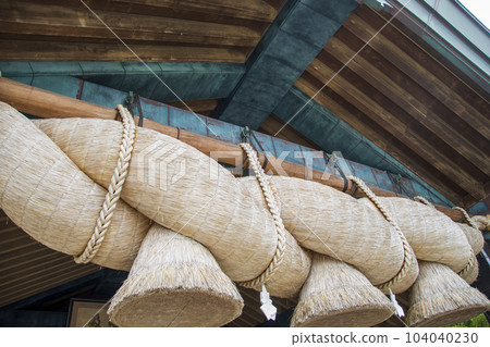 Zoom image of the large shimenawa rope at Izumo Taisha Shrine Zoom image of the large shimenawa rope at Izumo Taisha Shrine 104040230