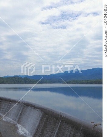 Overflow of Manno Pond [Mannou Town, Nakatado District, Kagawa Prefecture] 3 104040819