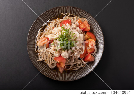 Chilled soba noodles with tomato and pork shabu-shabu Chilled soba noodles with tomato and pork shabu-shabu 104040995