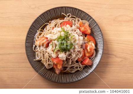 Chilled soba noodles with tomato and pork shabu-shabu 104041001