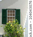 Green shutters 104043076