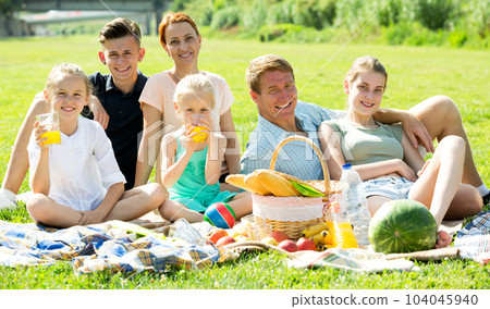 Parents with kids having picnic Parents with kids having picnic 104045940