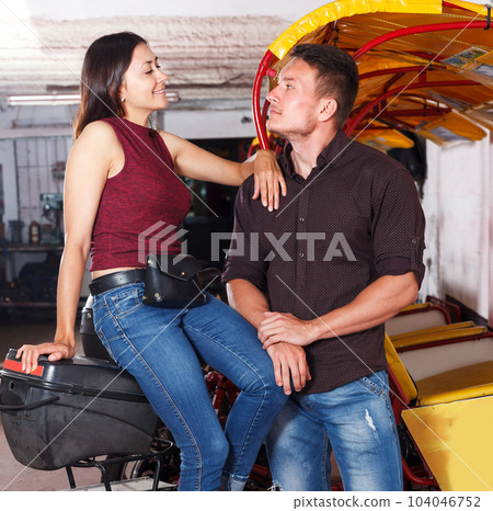 Couple near modern rickshaw Couple near modern rickshaw 104046752