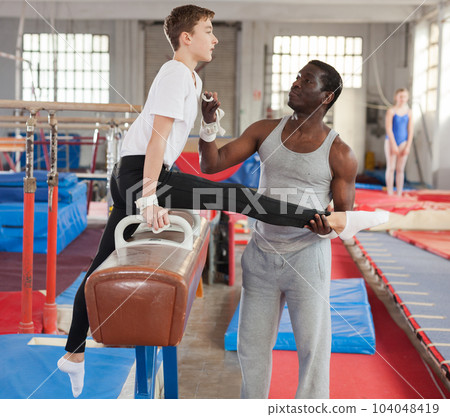 Coach training teenage boy 104048419