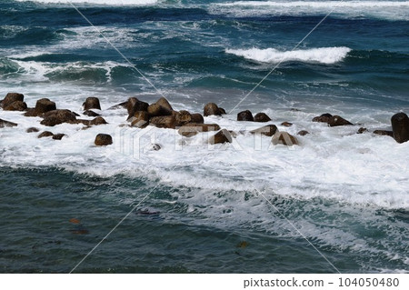 日本海的巨浪和消波塊 日本海的巨浪和消波塊 104050480