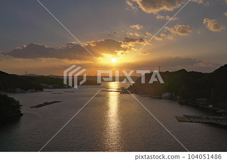 [Landscape of Ago Bay from Kashikojima Bridge (sunset)] Shinmei, Agocho, Shima City, Mie Prefecture 104051486