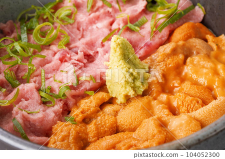 美味的海膽碗和金槍魚 104052300