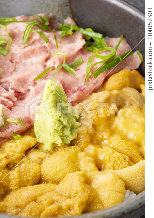 美味的海膽碗和金槍魚 104052301