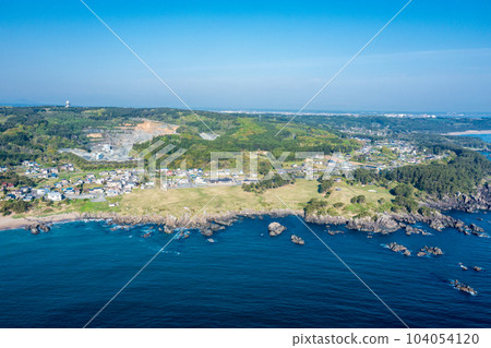 "Aomori Prefecture" Shooting the Tanesashi Coast from the sea side with a drone 104054120