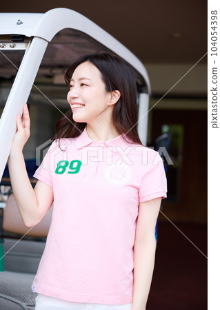 女子打高爾夫球 104054398