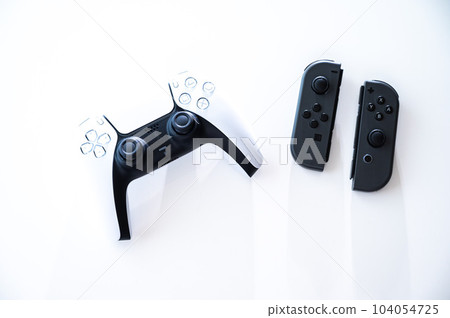 Game controller_white background 104054725
