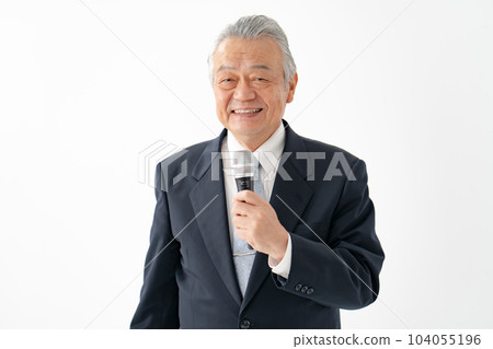 A man who speaks with a microphone Senior 104055196