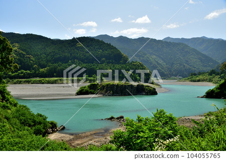Hirushima on the Kumano River [Asari, Kiho Town, Mie Prefecture] 104055765