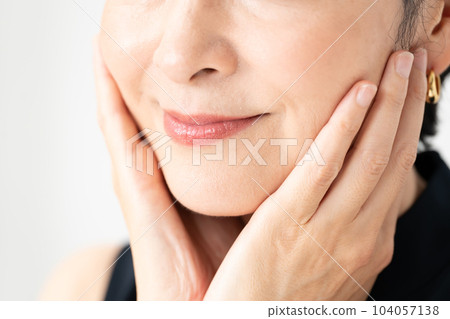 Female mouth beauty 104057138