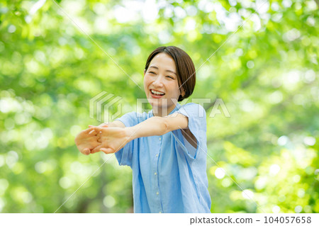 清新的綠色美容伸展 104057658