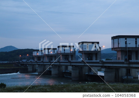 Great weir at dawn Great weir at dawn 104058368