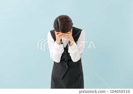 A woman in uniform, business, worried, headache 104058510