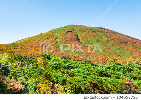 栗駒山秋季登山（Ubanuma路線） 104058750