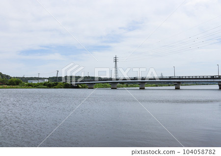 Kashima River and Iino Ryujin Bridge (Sakura City, Chiba Prefecture) 104058782
