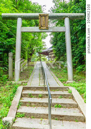 京都市左京區宗忠神社的鳥居門和後門 京都市左京區宗忠神社的鳥居門和後門 104062108