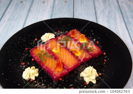 Recipe for gravlax salmon marinated with beet and avocado mayonnaise sauce Recipe for gravlax salmon marinated with beet and avocado mayonnaise sauce 104062763