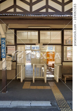 渡良瀨溪谷鐵道津戶站（檢票口）的風景 104063163