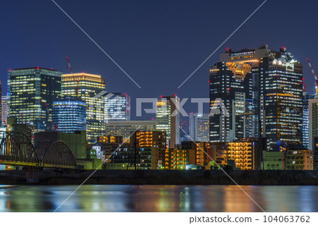 從大阪淀川河床看梅田夜景 從大阪淀川河床看梅田夜景 104063762