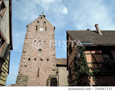 A visit to Colmar is a must-stop while spending a weekend in Alsace. Its reputation as a pretty town is firmly established, and frankly 104067115