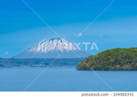 從洞爺湖看到的蝦夷富士和羊蹄山 104068342