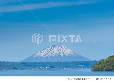 Ezo Fuji and Mt. Yotei seen from Lake Toya Ezo Fuji and Mt. Yotei seen from Lake Toya 104068343